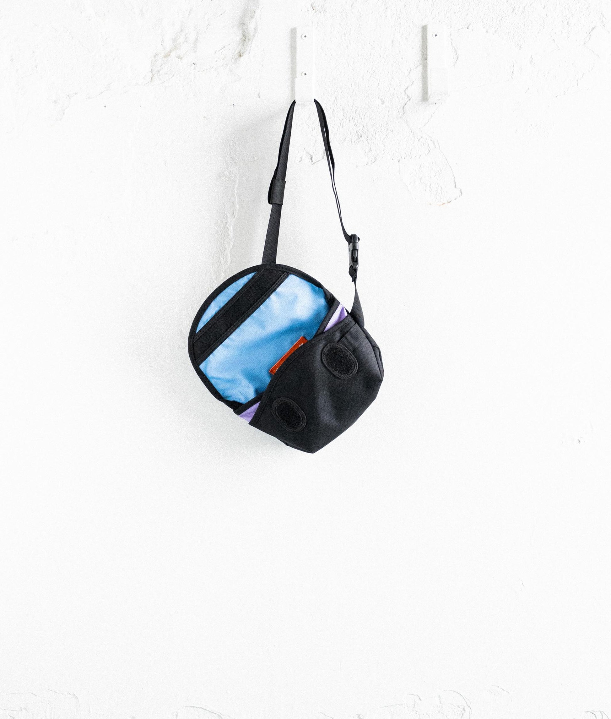 | Colour: Black Fan