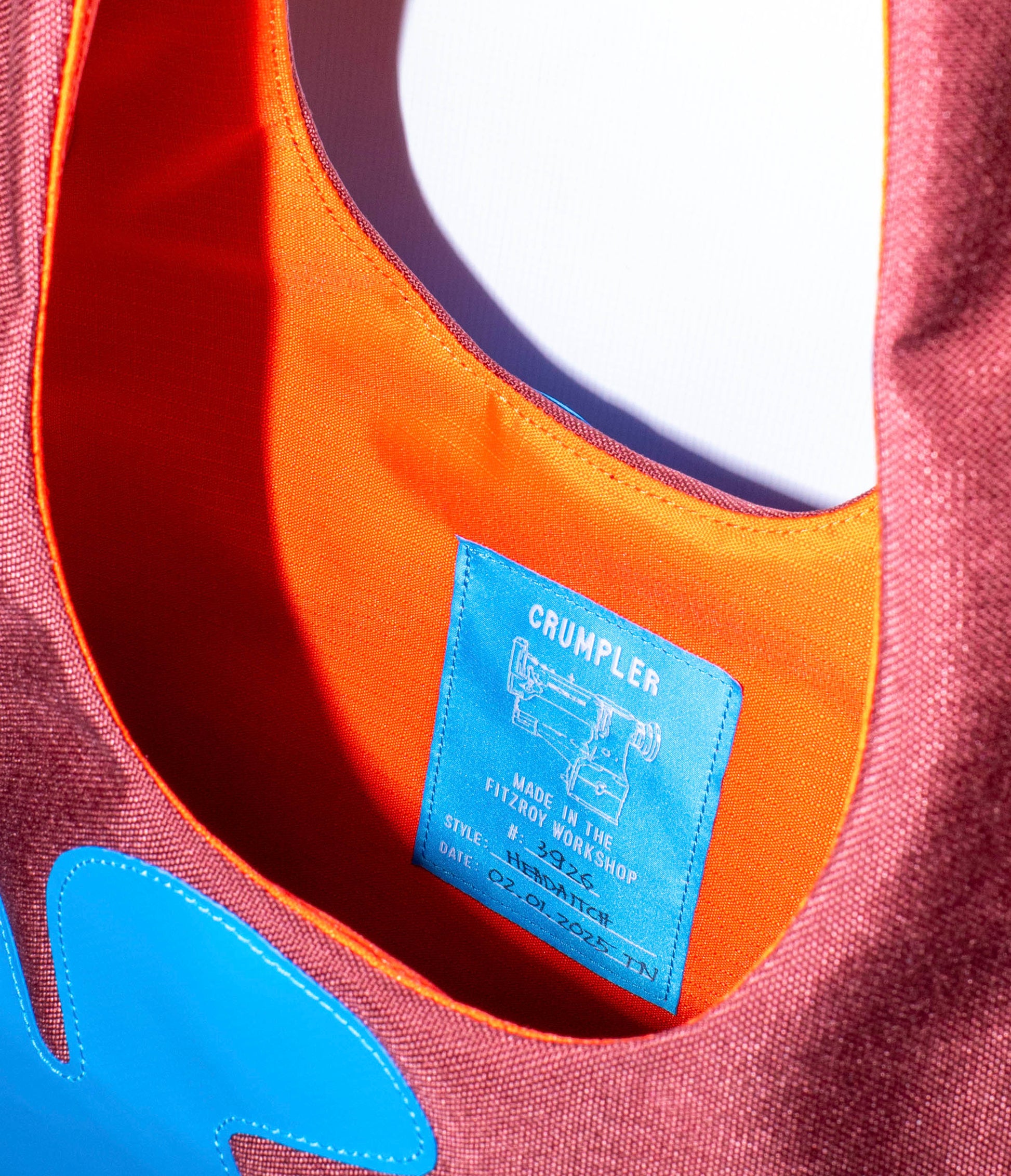 | Colour: Crust Red/Fitzroy Blue